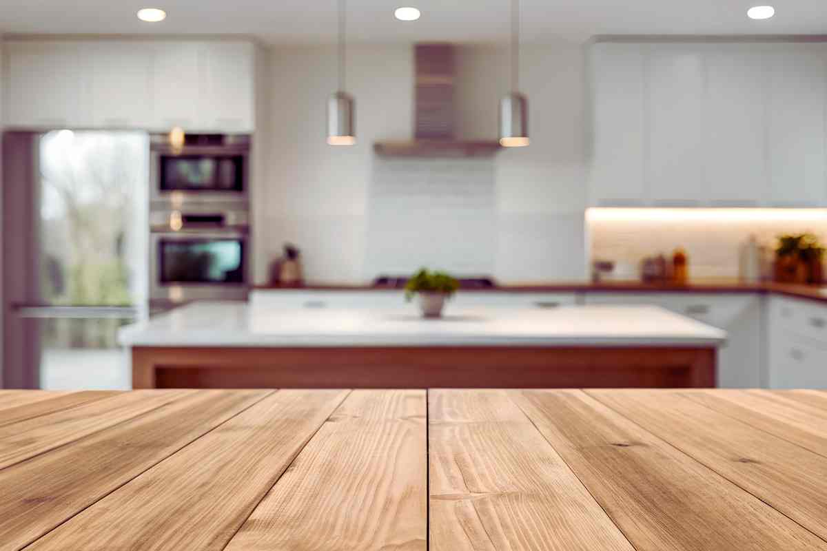 cucina chiara e con legno